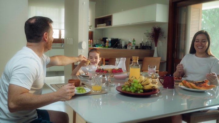 Campanha publicit&aacute;ria SAIF, filme O Jeito SAIF de Come&ccedil;ar o Dia
